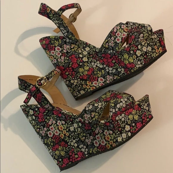 Xhilaration Shoes - 🚨 Xhilaration Black & Pink Floral Wedges Sz 9.5